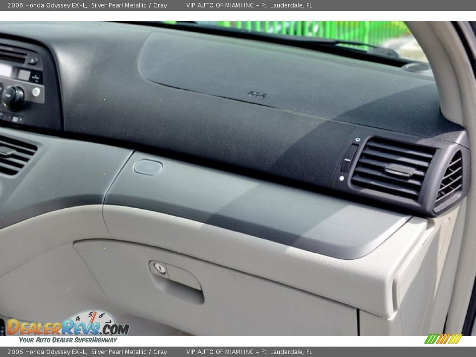 2006 Honda Odyssey EX-L Silver Pearl Metallic / Gray Photo #18