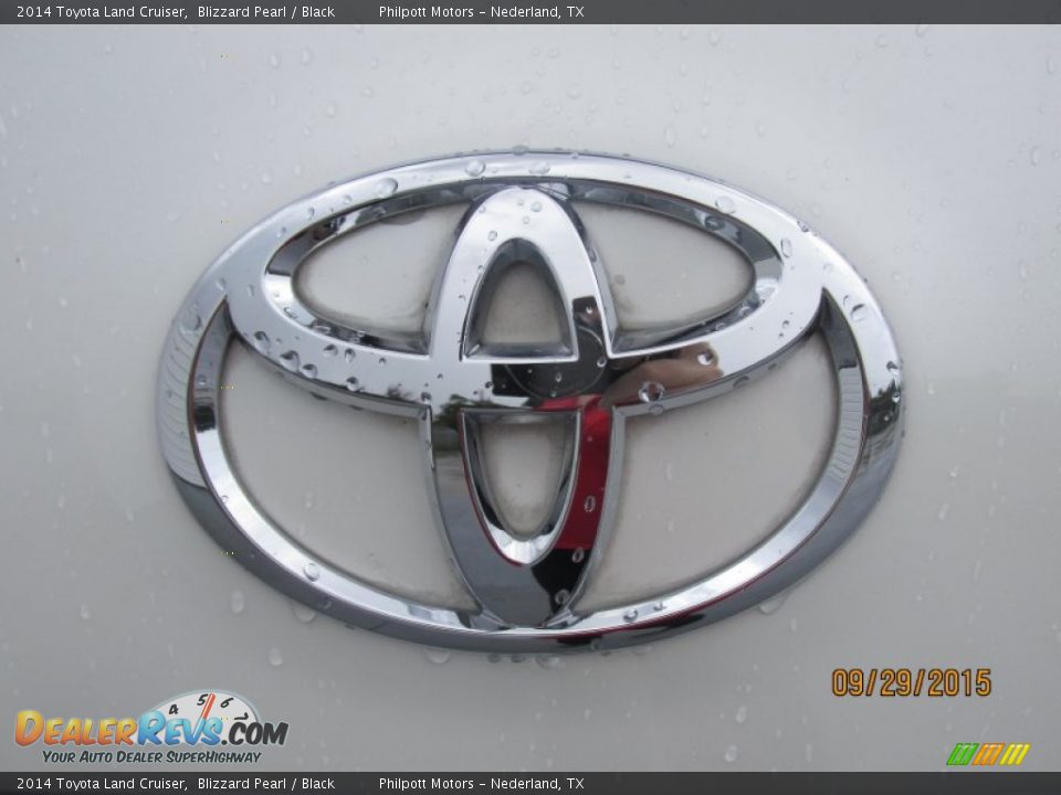 2014 Toyota Land Cruiser Blizzard Pearl / Black Photo #13