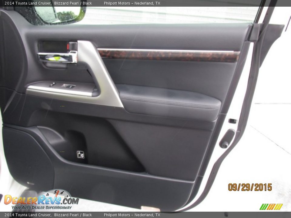 2014 Toyota Land Cruiser Blizzard Pearl / Black Photo #22
