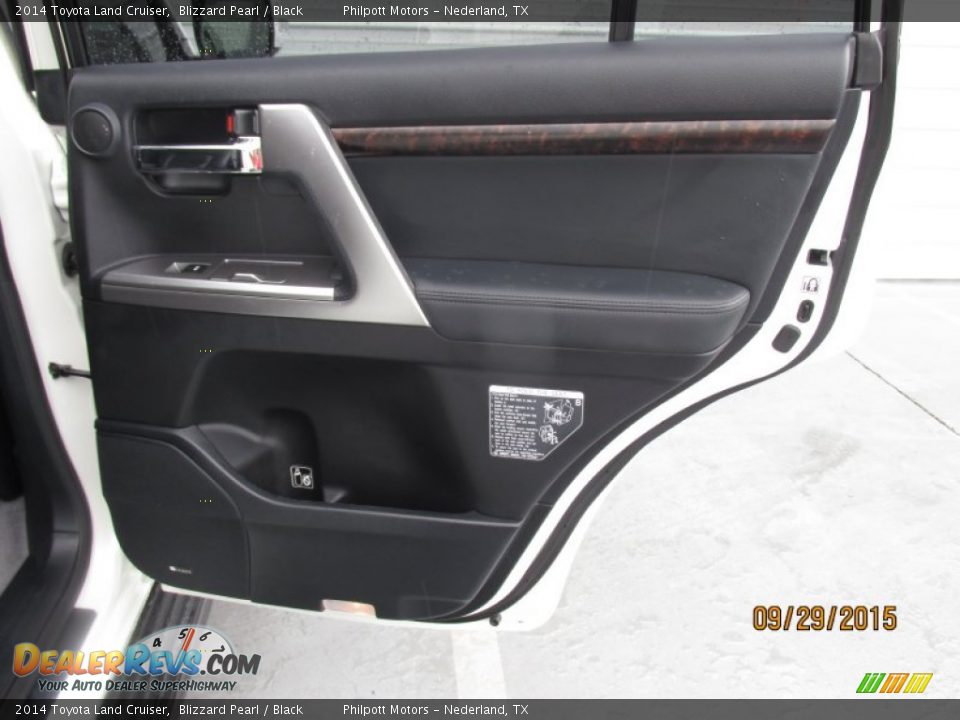 2014 Toyota Land Cruiser Blizzard Pearl / Black Photo #25