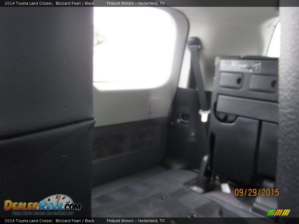 2014 Toyota Land Cruiser Blizzard Pearl / Black Photo #27