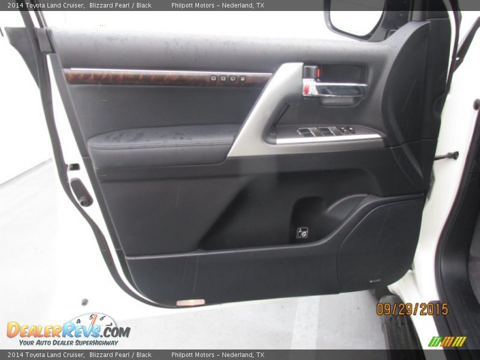 2014 Toyota Land Cruiser Blizzard Pearl / Black Photo #32