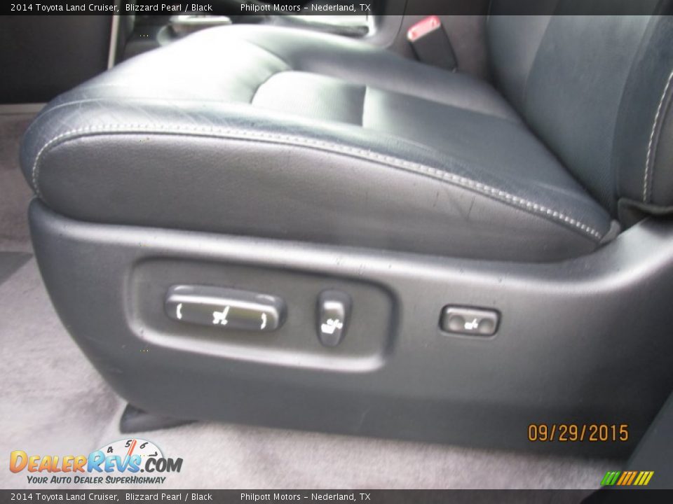 2014 Toyota Land Cruiser Blizzard Pearl / Black Photo #34