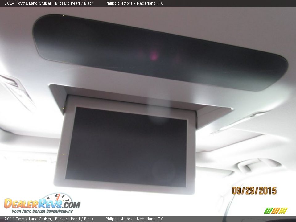 2014 Toyota Land Cruiser Blizzard Pearl / Black Photo #35