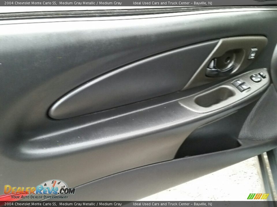 2004 Chevrolet Monte Carlo SS Medium Gray Metallic / Medium Gray Photo #23