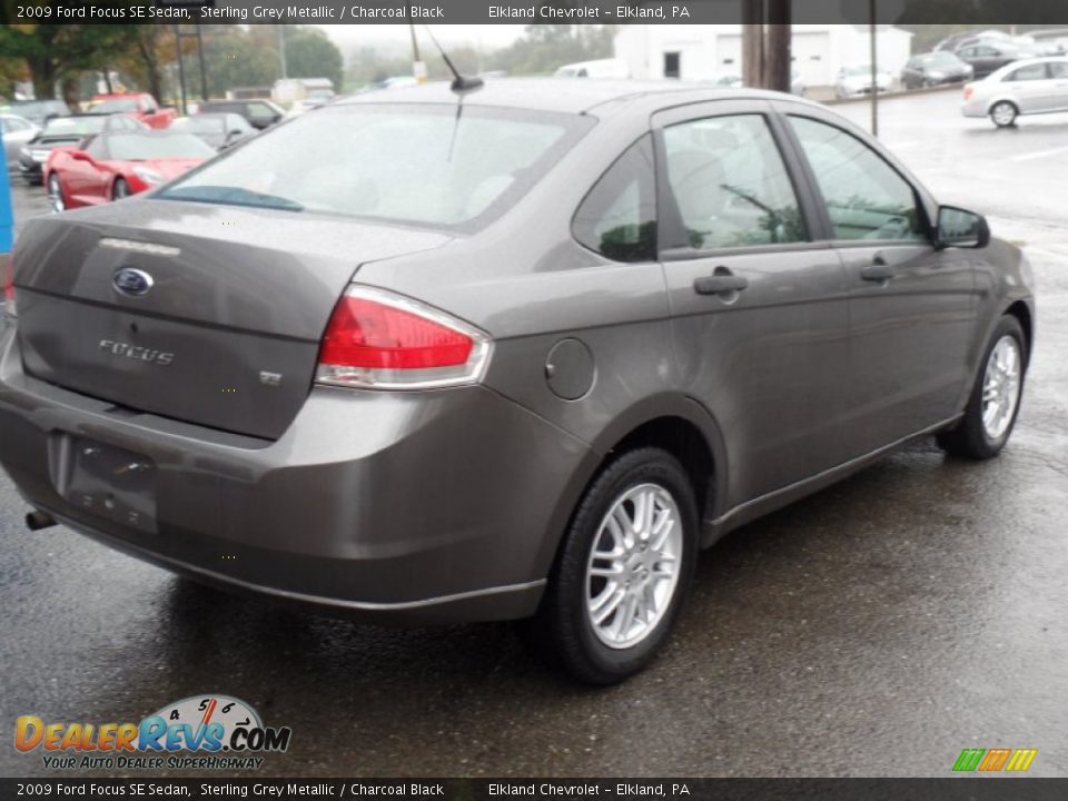 2009 Ford Focus SE Sedan Sterling Grey Metallic / Charcoal Black Photo #7