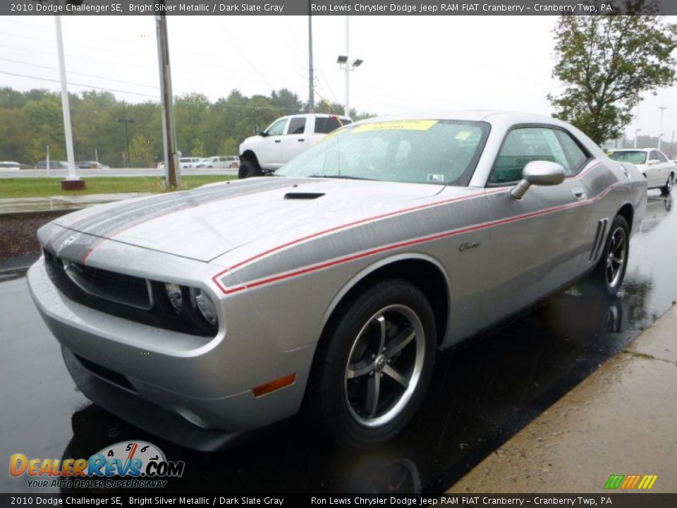 Front 3/4 View of 2010 Dodge Challenger SE Photo #9