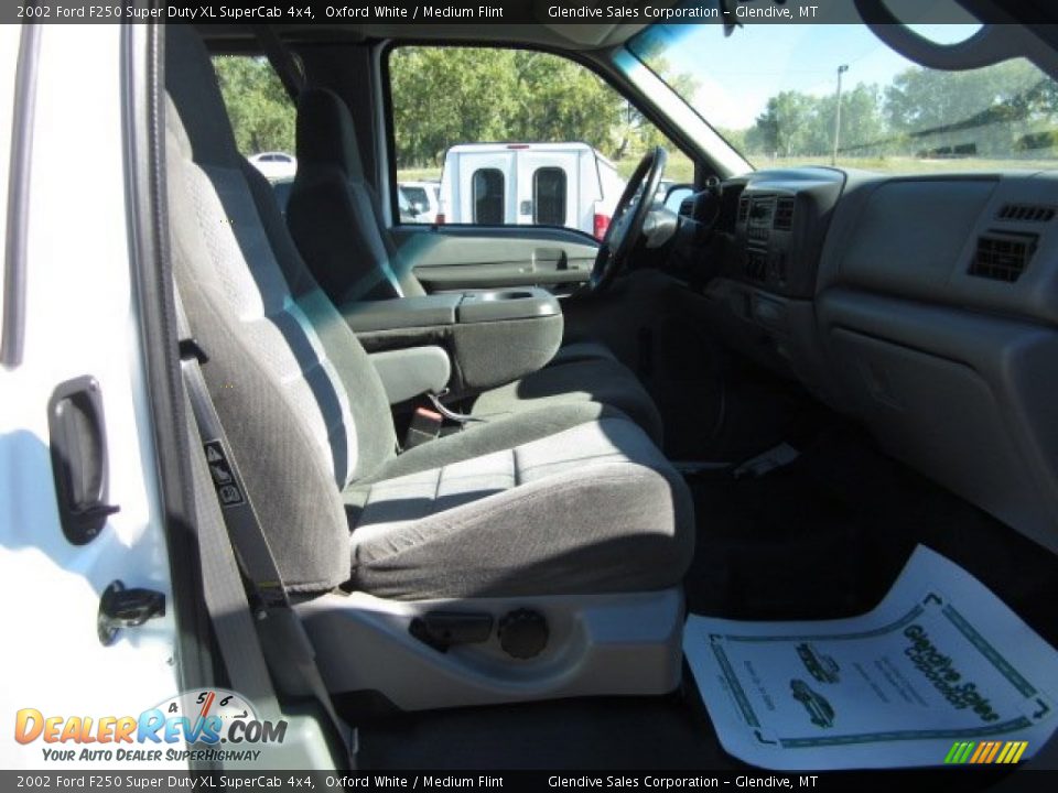 2002 Ford F250 Super Duty XL SuperCab 4x4 Oxford White / Medium Flint Photo #8