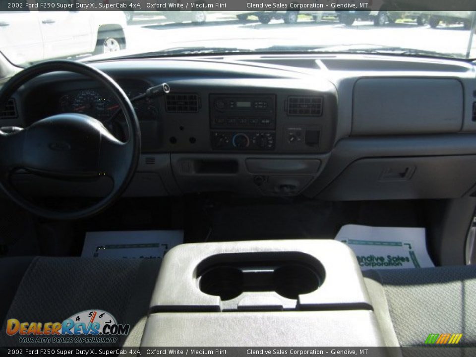 2002 Ford F250 Super Duty XL SuperCab 4x4 Oxford White / Medium Flint Photo #9