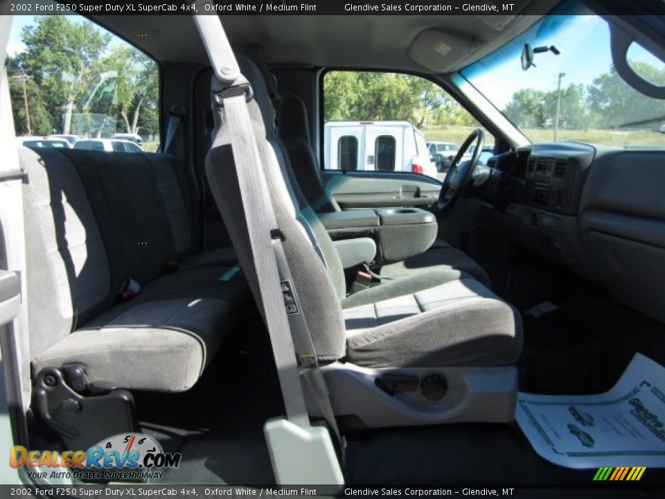 2002 Ford F250 Super Duty XL SuperCab 4x4 Oxford White / Medium Flint Photo #17