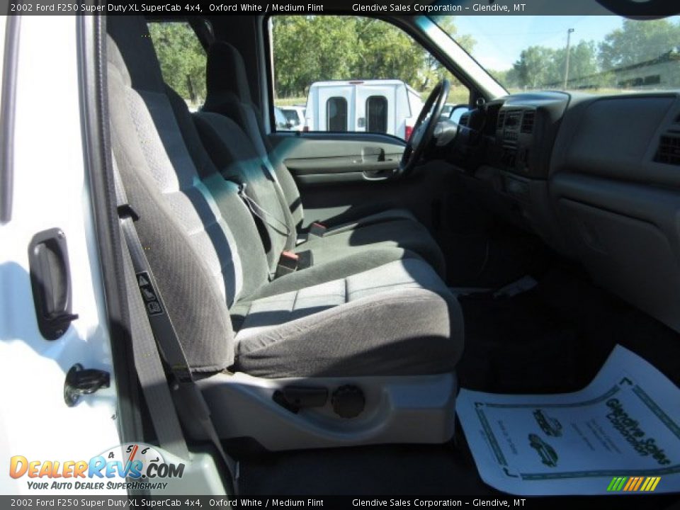 2002 Ford F250 Super Duty XL SuperCab 4x4 Oxford White / Medium Flint Photo #18