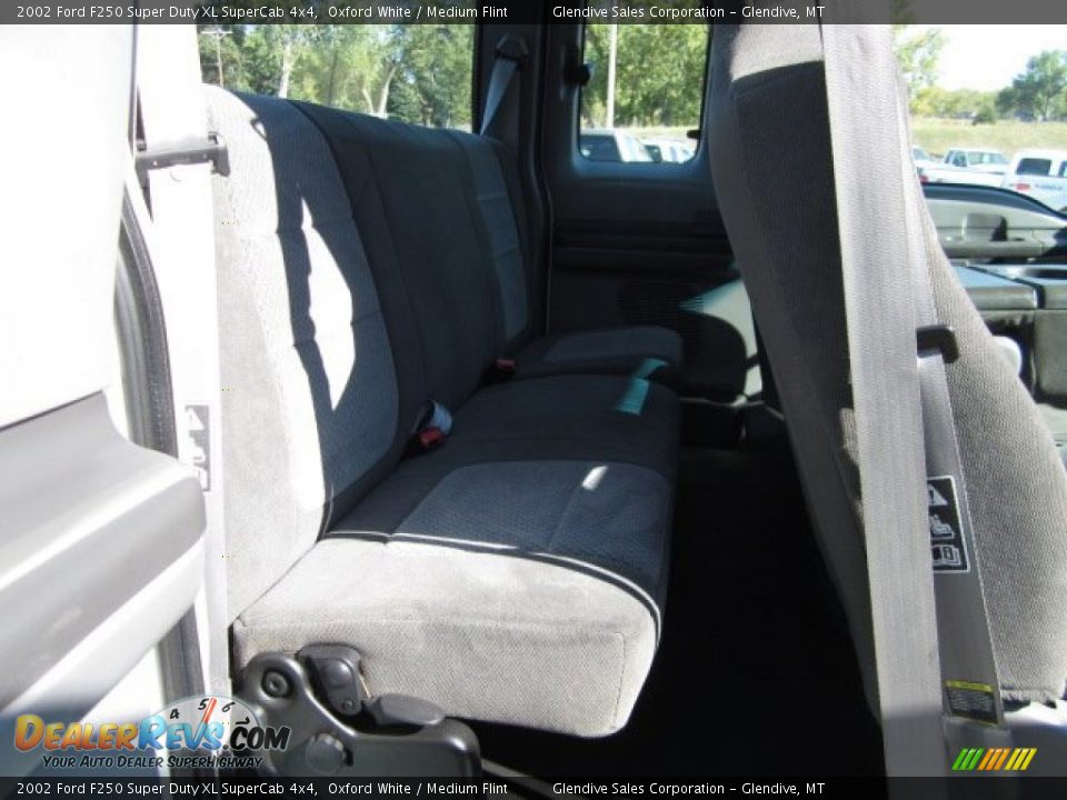 2002 Ford F250 Super Duty XL SuperCab 4x4 Oxford White / Medium Flint Photo #19