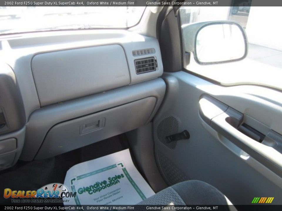2002 Ford F250 Super Duty XL SuperCab 4x4 Oxford White / Medium Flint Photo #21
