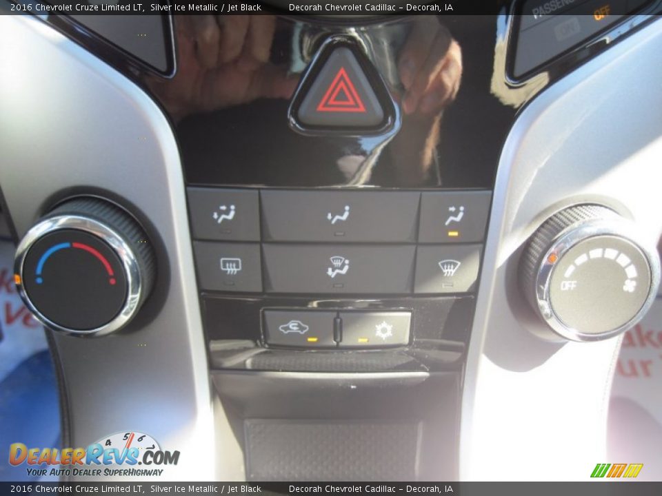 2016 Chevrolet Cruze Limited LT Silver Ice Metallic / Jet Black Photo #25