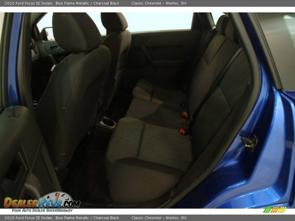 2010 Ford Focus SE Sedan Blue Flame Metallic / Charcoal Black Photo #12