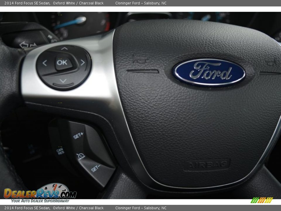 2014 Ford Focus SE Sedan Oxford White / Charcoal Black Photo #22