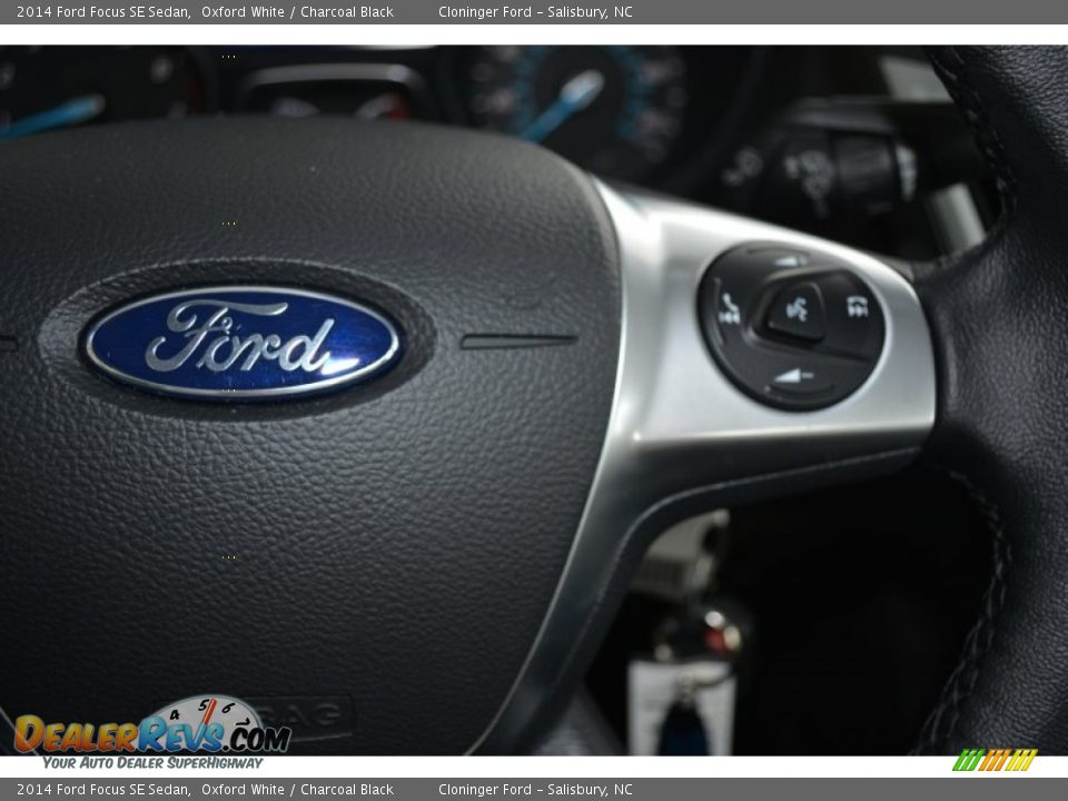 2014 Ford Focus SE Sedan Oxford White / Charcoal Black Photo #23