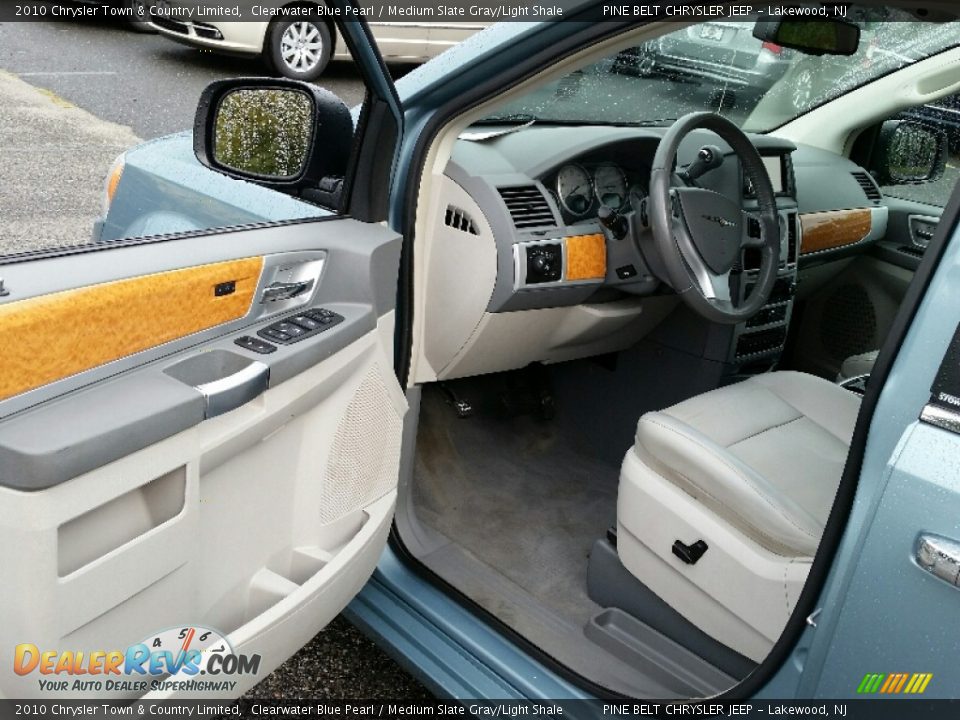 2010 Chrysler Town & Country Limited Clearwater Blue Pearl / Medium Slate Gray/Light Shale Photo #17