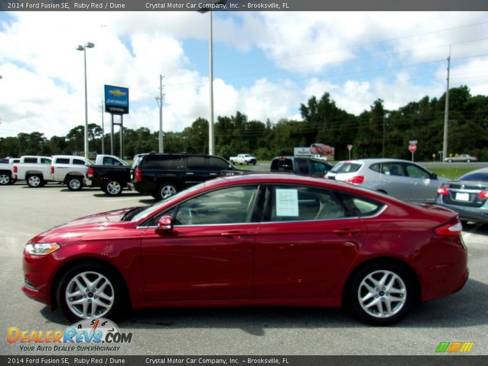 2014 Ford Fusion SE Ruby Red / Dune Photo #2