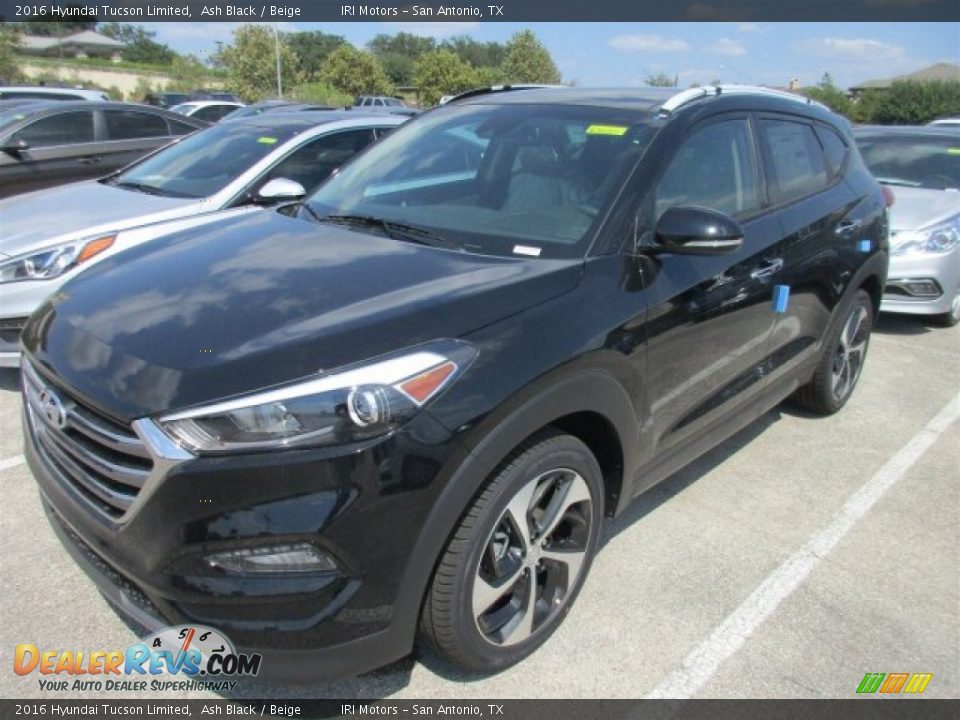 Front 3/4 View of 2016 Hyundai Tucson Limited Photo #2