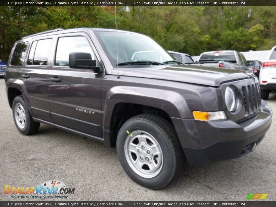 Front 3/4 View of 2016 Jeep Patriot Sport 4x4 Photo #7