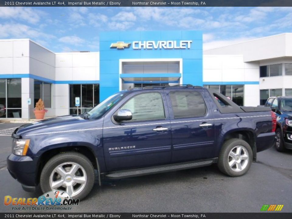 Front 3/4 View of 2011 Chevrolet Avalanche LT 4x4 Photo #1