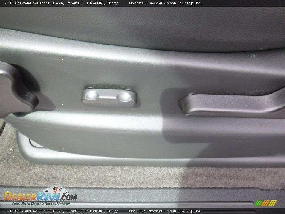 2011 Chevrolet Avalanche LT 4x4 Imperial Blue Metallic / Ebony Photo #16