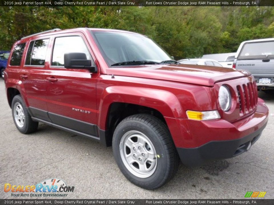 Front 3/4 View of 2016 Jeep Patriot Sport 4x4 Photo #9