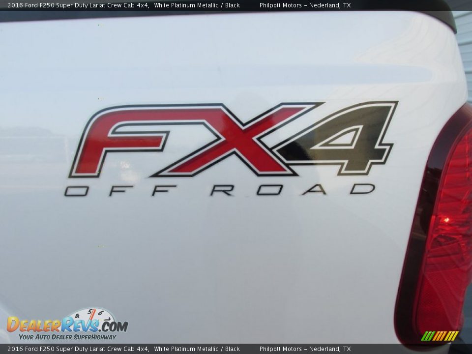 2016 Ford F250 Super Duty Lariat Crew Cab 4x4 White Platinum Metallic / Black Photo #17