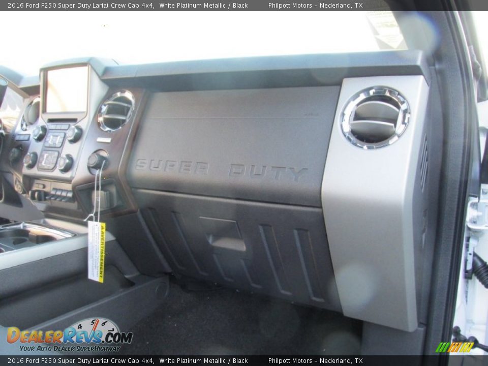 2016 Ford F250 Super Duty Lariat Crew Cab 4x4 White Platinum Metallic / Black Photo #18