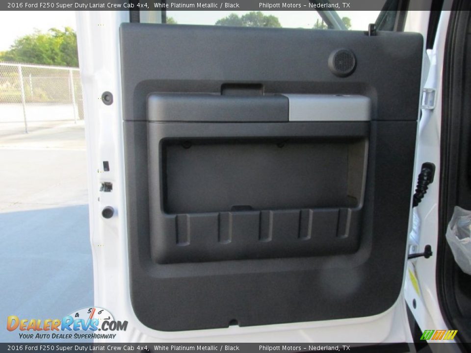 2016 Ford F250 Super Duty Lariat Crew Cab 4x4 White Platinum Metallic / Black Photo #19