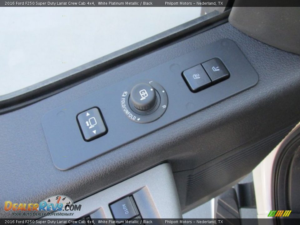 2016 Ford F250 Super Duty Lariat Crew Cab 4x4 White Platinum Metallic / Black Photo #22