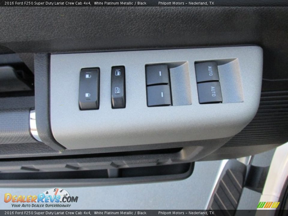 2016 Ford F250 Super Duty Lariat Crew Cab 4x4 White Platinum Metallic / Black Photo #23