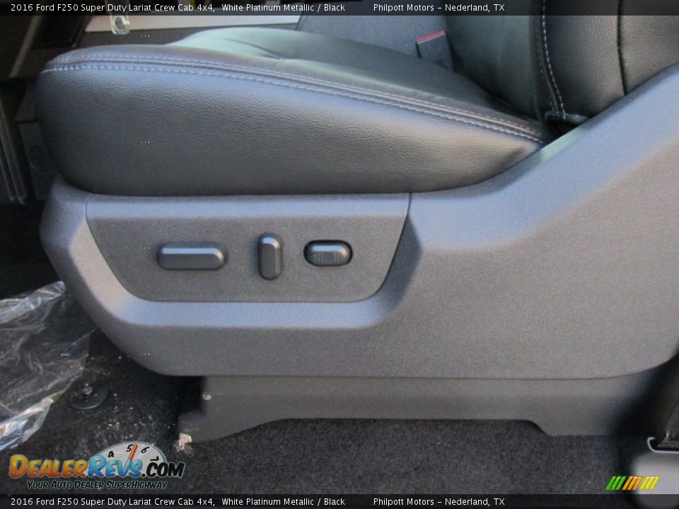 2016 Ford F250 Super Duty Lariat Crew Cab 4x4 White Platinum Metallic / Black Photo #25