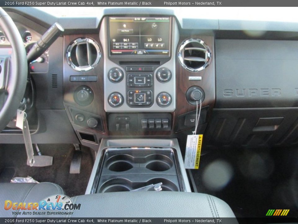 2016 Ford F250 Super Duty Lariat Crew Cab 4x4 White Platinum Metallic / Black Photo #28