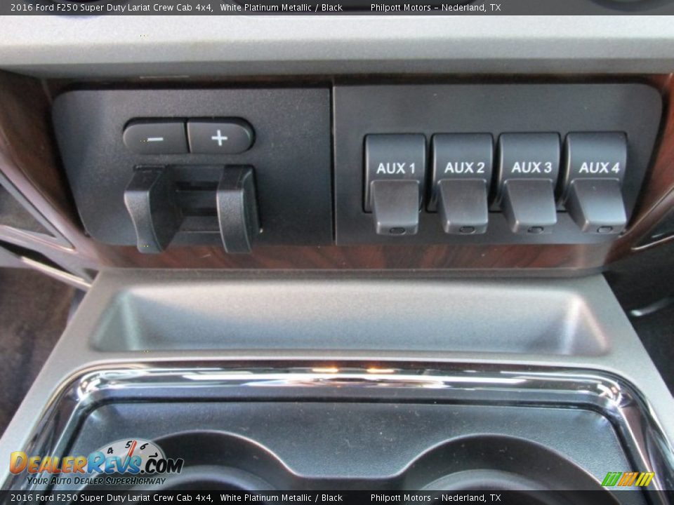 Controls of 2016 Ford F250 Super Duty Lariat Crew Cab 4x4 Photo #31