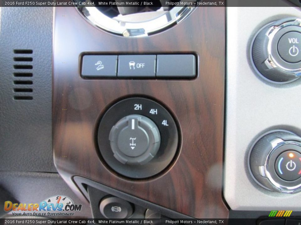 Controls of 2016 Ford F250 Super Duty Lariat Crew Cab 4x4 Photo #33