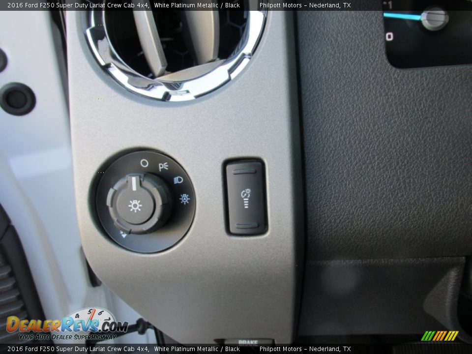 Controls of 2016 Ford F250 Super Duty Lariat Crew Cab 4x4 Photo #36
