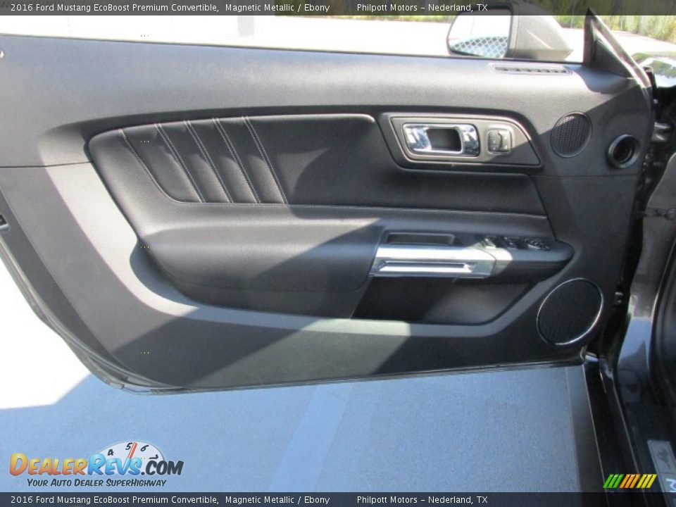 Door Panel of 2016 Ford Mustang EcoBoost Premium Convertible Photo #16