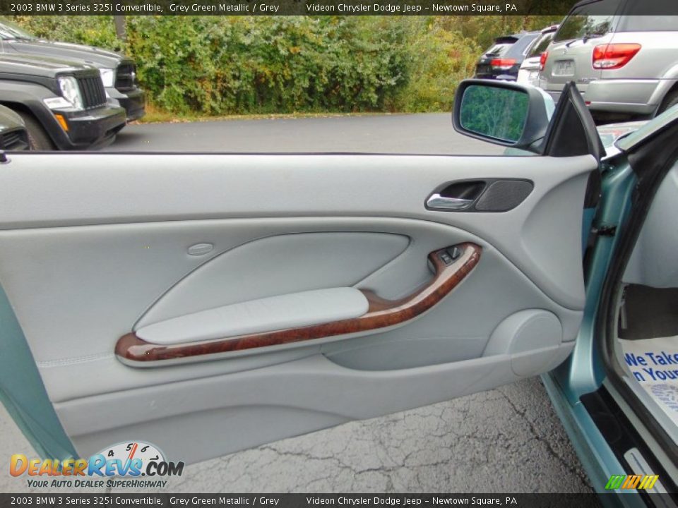 Door Panel of 2003 BMW 3 Series 325i Convertible Photo #15