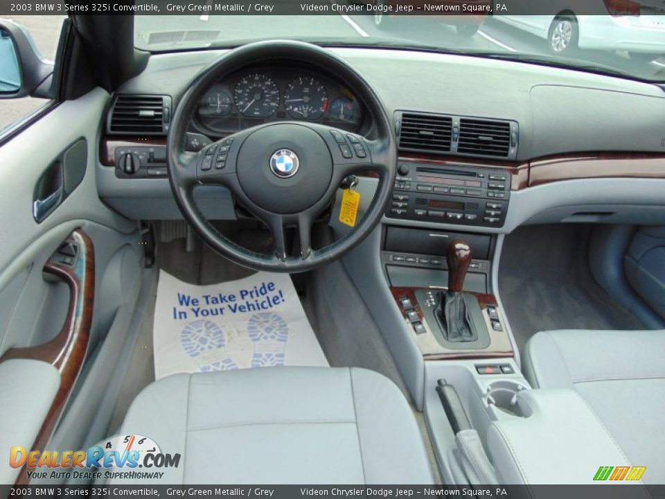 Dashboard of 2003 BMW 3 Series 325i Convertible Photo #18