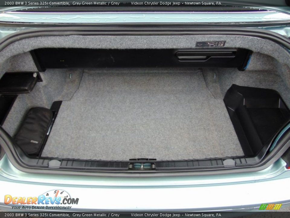 2003 BMW 3 Series 325i Convertible Trunk Photo #24