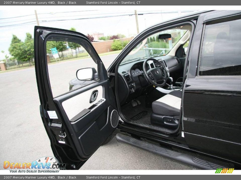 2007 Mercury Mariner Luxury 4WD Black / Black Photo #11