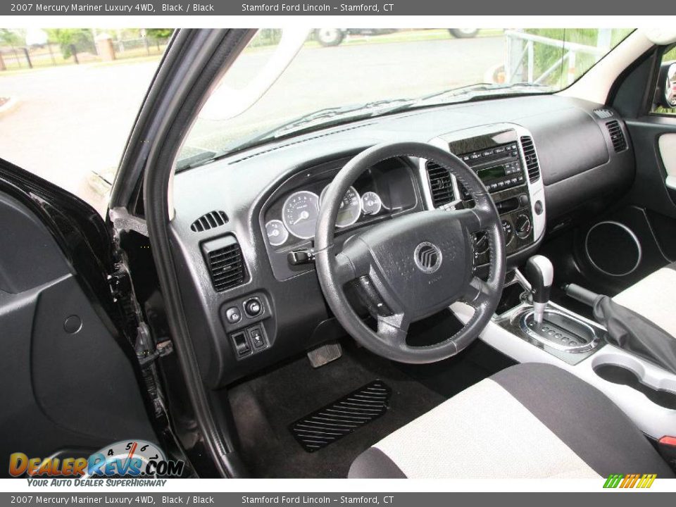2007 Mercury Mariner Luxury 4WD Black / Black Photo #12