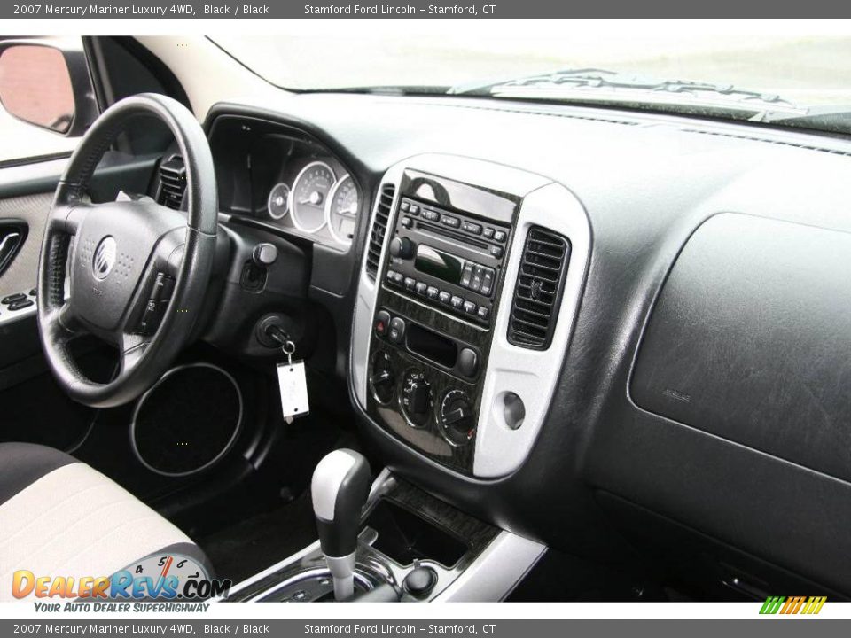 2007 Mercury Mariner Luxury 4WD Black / Black Photo #15