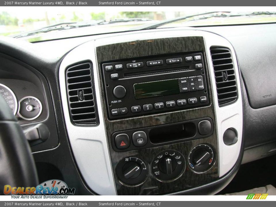2007 Mercury Mariner Luxury 4WD Black / Black Photo #18