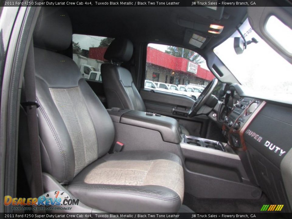2011 Ford F250 Super Duty Lariat Crew Cab 4x4 Tuxedo Black Metallic / Black Two Tone Leather Photo #16