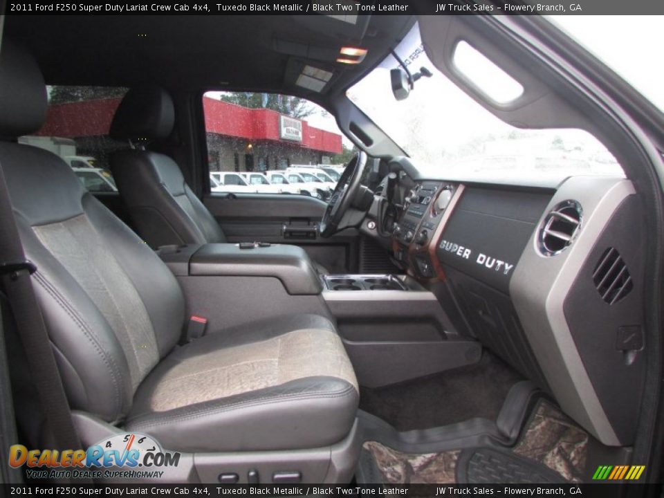 2011 Ford F250 Super Duty Lariat Crew Cab 4x4 Tuxedo Black Metallic / Black Two Tone Leather Photo #17