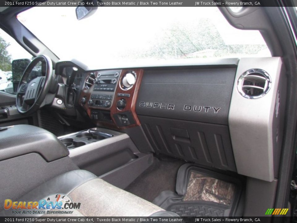 2011 Ford F250 Super Duty Lariat Crew Cab 4x4 Tuxedo Black Metallic / Black Two Tone Leather Photo #18