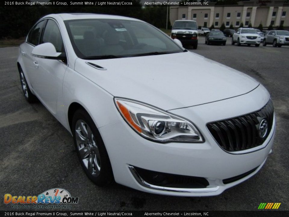 Front 3/4 View of 2016 Buick Regal Premium II Group Photo #1